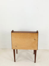 Afbeelding in Gallery-weergave laden, Vintage Teak Nachtkastje uit Denemarken