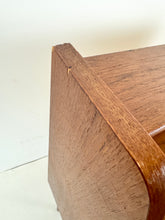 Afbeelding in Gallery-weergave laden, Vintage Teak Nachtkastje uit Denemarken
