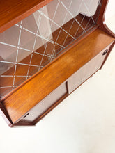 Load image into Gallery viewer, Deense Teak Wandkast