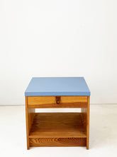 Load image into Gallery viewer, Opgeknapte Zweeds Nachtkastje / Bijzetkastje
