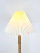 Afbeelding in Gallery-weergave laden, Zweeds Vintage Vloerlamp