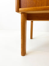 Load image into Gallery viewer, Børge Mogensen Wall cabinet