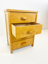 Load image into Gallery viewer, Small chest of drawers