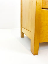Load image into Gallery viewer, Small chest of drawers