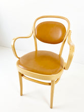 Load image into Gallery viewer, Chair