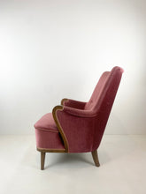 Load image into Gallery viewer, Pink Velvet Armchair model 'Emma'
