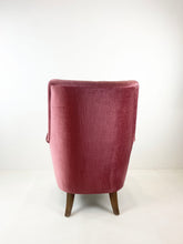 Load image into Gallery viewer, Pink Velvet Armchair model 'Emma'