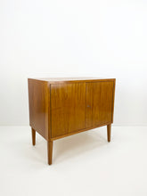 Afbeelding in Gallery-weergave laden, Teak Kastje