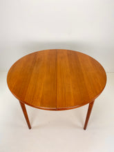 Afbeelding in Gallery-weergave laden, Ronde Vintage Teak Tafel