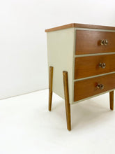 Afbeelding in Gallery-weergave laden, Kleine Ladekast / Nachtkast met Lades