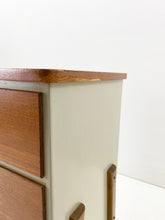 Afbeelding in Gallery-weergave laden, Kleine Ladekast / Nachtkast met Lades