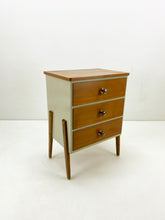 Afbeelding in Gallery-weergave laden, Kleine Ladekast / Nachtkast met Lades
