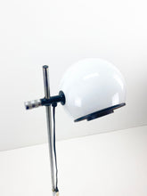 Afbeelding in Gallery-weergave laden, Vintage Witte Hemi Vloerlamp