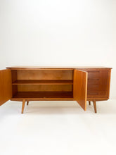 Load image into Gallery viewer, Teak Mid Century Dressoir uit Scandinavië