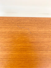 Load image into Gallery viewer, Teak Mid Century Dressoir uit Scandinavië