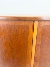 Load image into Gallery viewer, Teak Mid Century Dressoir uit Scandinavië