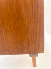 Load image into Gallery viewer, Teak Mid Century Dressoir uit Scandinavië