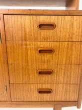 Load image into Gallery viewer, Zweedse Teak Wandkast / Boekenkast