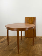 Load image into Gallery viewer, Round Table