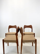 Load image into Gallery viewer, Arne Hovmand-Olsen, Mogens Kold - Eetkamer stoelen (set van 4)