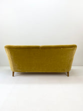 Afbeelding in Gallery-weergave laden, Okergele Vintage Fluwelen Bank