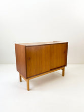 Afbeelding in Gallery-weergave laden, Teak Kastje