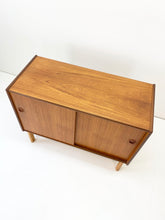 Afbeelding in Gallery-weergave laden, Teak Kastje