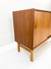 Afbeelding in Gallery-weergave laden, Teak Kastje