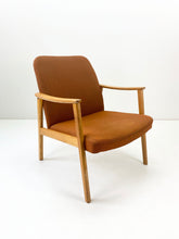 Load image into Gallery viewer, <transcy>Vintage Armchair</transcy>