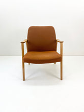 Load image into Gallery viewer, <transcy>Vintage Armchair</transcy>