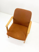 Load image into Gallery viewer, <transcy>Vintage Armchair</transcy>