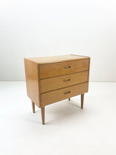 Load image into Gallery viewer, <transcy>Oak Vintage Chest of Drawers</transcy>