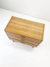 Load image into Gallery viewer, <transcy>Oak Vintage Chest of Drawers</transcy>
