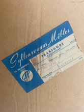 Afbeelding in Gallery-weergave laden, Vintage Teak Ladekast