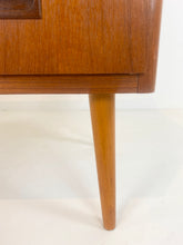 Afbeelding in Gallery-weergave laden, Vintage Teak Ladekast
