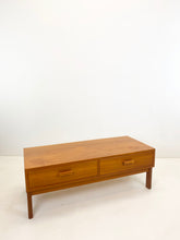 Afbeelding in Gallery-weergave laden, Laag Teak Kastje / TV Meubel