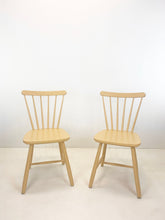 Afbeelding in Gallery-weergave laden, Zweedse Spijlen Stoelen (set van 2)