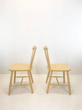 Afbeelding in Gallery-weergave laden, Zweedse Spijlen Stoelen (set van 2)