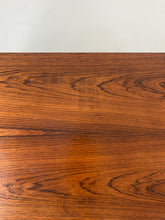 Afbeelding in Gallery-weergave laden, Laag Kastje