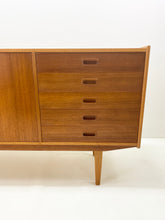 Afbeelding in Gallery-weergave laden, Scandinavische Teak Dressoir / Sideboard