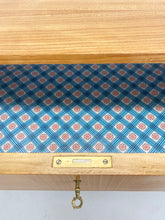Load image into Gallery viewer, Zweedse Vintage Ladekast
