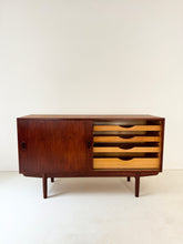 Afbeelding in Gallery-weergave laden, Deens Vintage Dressoir, Børge Mogensen
