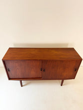 Afbeelding in Gallery-weergave laden, Deens Vintage Dressoir, Børge Mogensen
