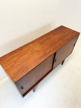 Afbeelding in Gallery-weergave laden, Deens Vintage Dressoir, Børge Mogensen

