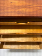 Afbeelding in Gallery-weergave laden, Deens Vintage Dressoir, Børge Mogensen
