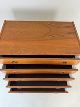 Load image into Gallery viewer, Scandinavische Teak Ladekast
