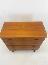 Load image into Gallery viewer, Zweeds Teak Ladekast / Commode
