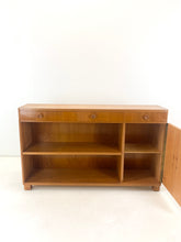 Load image into Gallery viewer, Zweeds Vintage Dressoir, Svensk Möbelindustri
