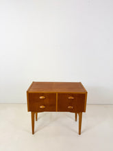Afbeelding in Gallery-weergave laden, Vintage Teak Nachtkastje / Bijzetkastje
