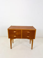 Afbeelding in Gallery-weergave laden, Vintage Teak Nachtkastje / Bijzetkastje
